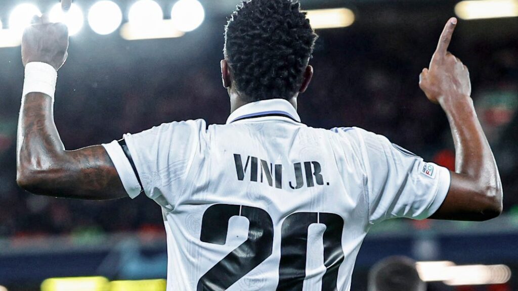 Ancelotti elogia Vini Jr, que pode "escrever história no Real Madrid"