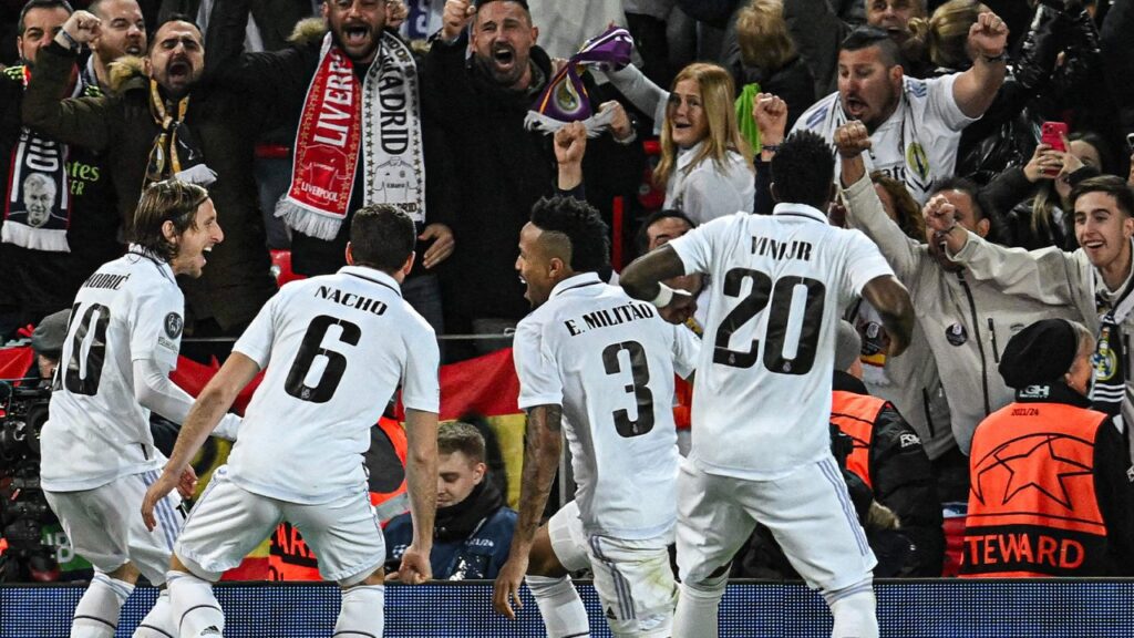 Jogadores do Real Madrid comemoram gol contra o Liverpool na Champions League