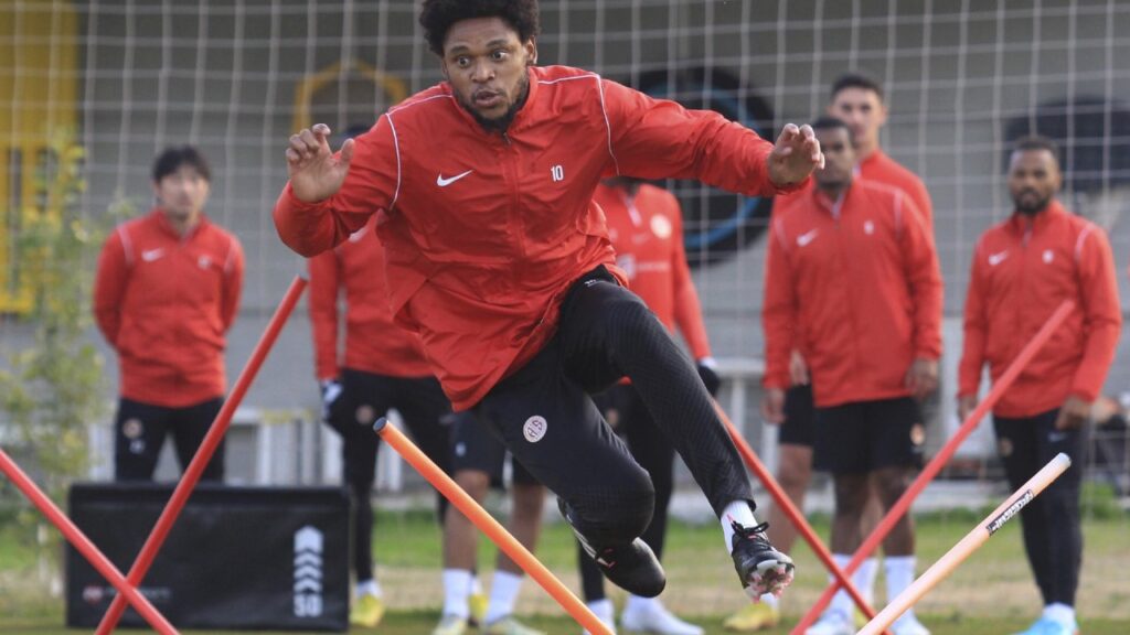 Internacional e Luiz Adriano ficam mais próximos de anúncio oficial