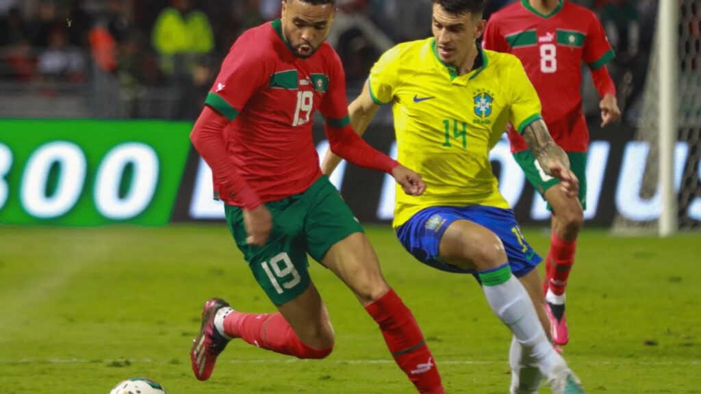 Ranking da Fifa: En-Nesyri, da Seleção Marroquina, e Ibañez, da Seleção Brasileira, disputam bola em amistoso internacional