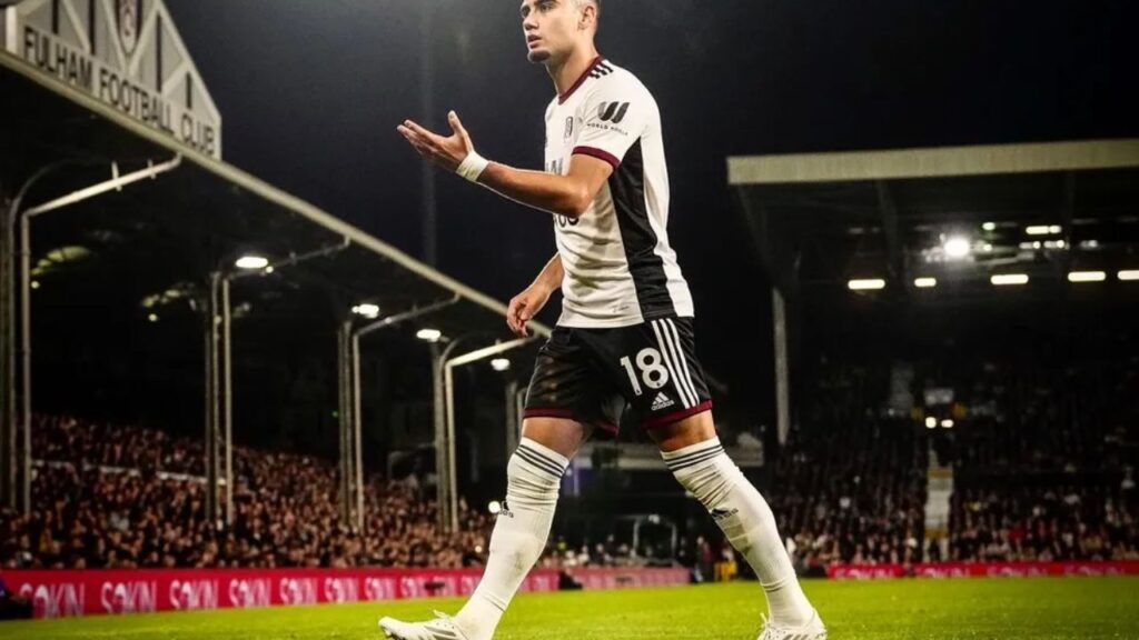 Andreas Pereira pode bater recorde: Meia Andreas Pereira em estádio Craven Cottage, do Fulham