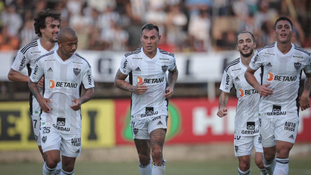 Campeonato Mineiro 2023: Veja resultados da última rodada e confrontos das semifinais - Jogadores do Atlético-MG comemoram gol