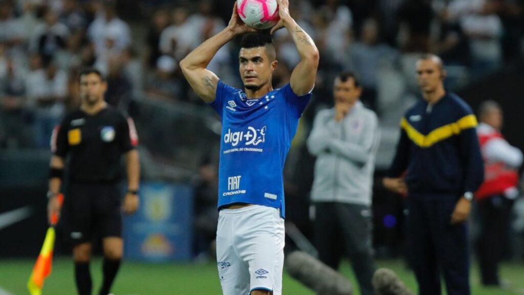 Tombense contrata Egídio: Lateral esquerdo Egídio cobra lateral pelo Cruzeiro em 2018