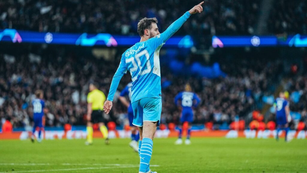 Meia Bernardo Silva comemora gol pelo Manchester City na Champions League
