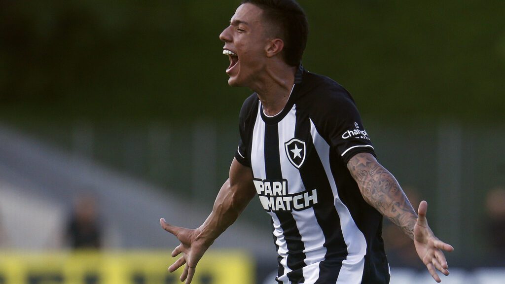 Botafogo vence o Resende com boa contribuição de Carlos Alberto