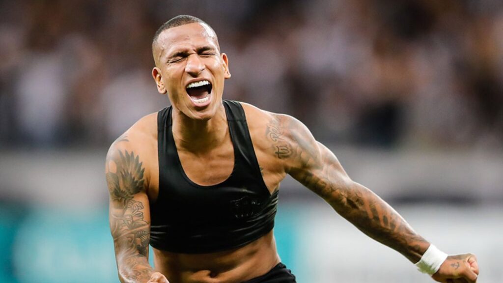 Guarani avança por Thonny Anderson e Rómulo Otero: Otero, do Atlético-MG, comemora gol sem camisa no Mineirão em 2020