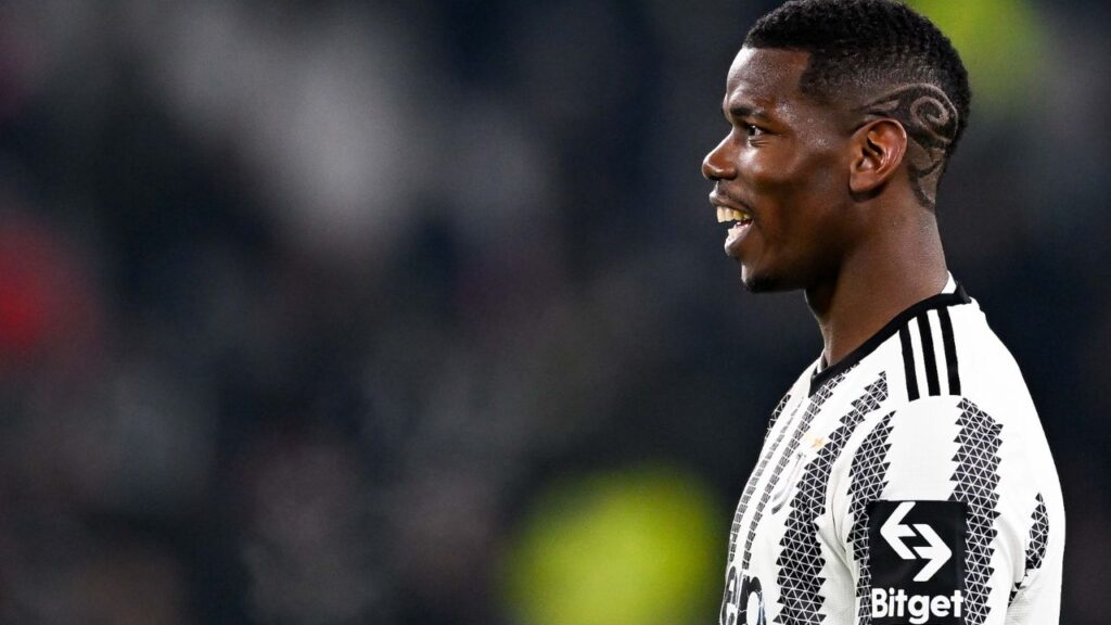 Meia Paul Pogba em jogo de reestreia na Juventus