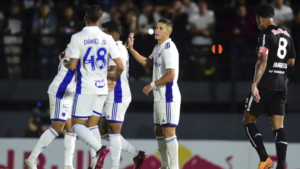 Em amistoso, Cruzeiro vence o Bragantino de virada na estreia de Pepa - Matheus Vital comemora gol marcado pelo Cruzeiro