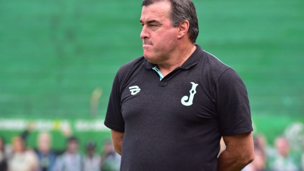 Juventude demite Pintado: Treinador Pintado, em jogo do Juventude em 2020