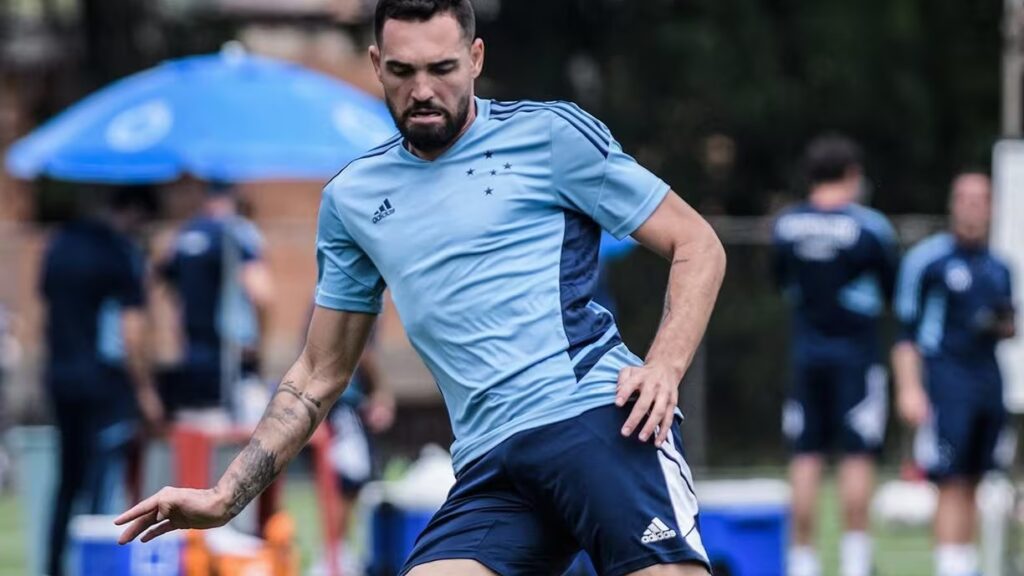 Gilberto fala sobre suposta briga: atacante explicou o que aconteceu após a derrota para o América-MG. Foto: Gustavo Aleixo/Cruzeiro