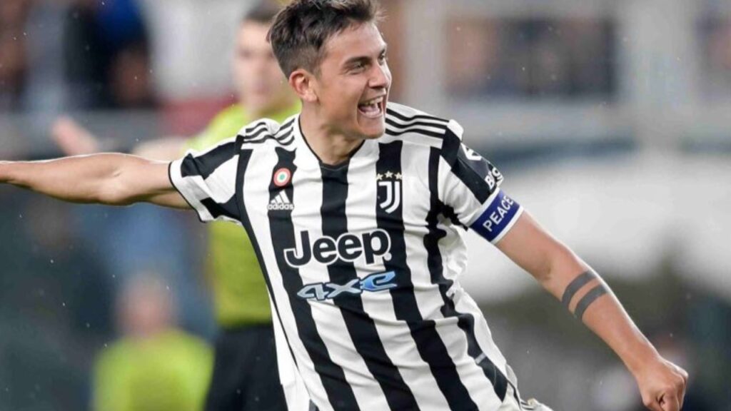 Dybala aciona Juventus: Meia argentino Paulo Dybala comemorando em jogo da Juventus
