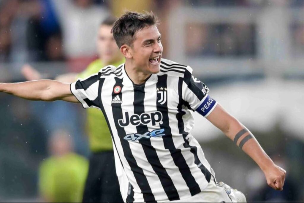 Dybala aciona Juventus: Meia argentino Paulo Dybala comemorando em jogo da Juventus