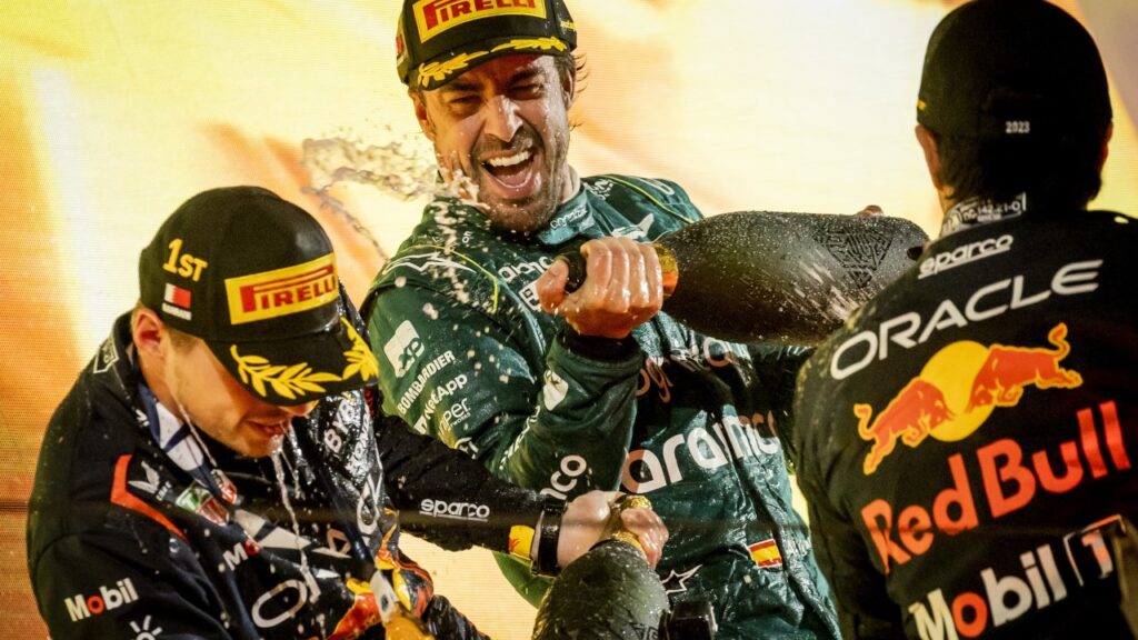 GP do Bahrein: Verstappen vence, mas pódio de Alonso é destaque