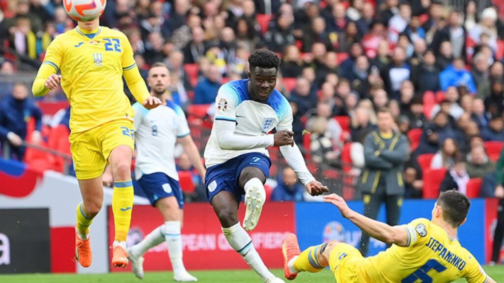 Inglaterra vence a Ucrânia: Bukayo Saka marca gol pela Seleção Inglesa contra a Seleção Ucraniana