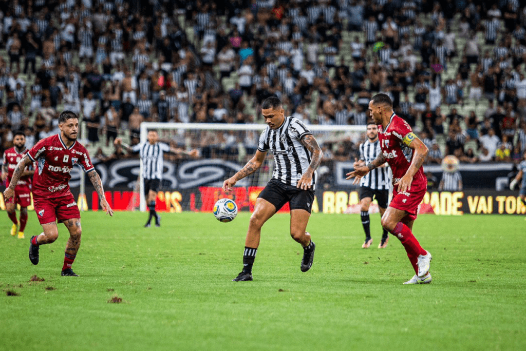 Semifinal da Copa do Nordeste: Lance do jogo Ceará 3 x 2 Fortaleza na semifinal da Copa do Nordeste, na Arena Castelão