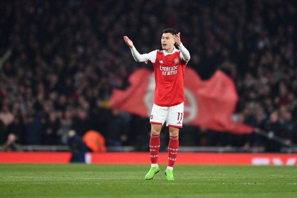 Arsenal empata de novo: Atacante Gabriel Martinelli gesticula em jogo do Arsenal contra o Southampton