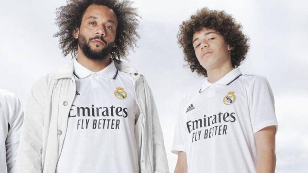 Filho de Marcelo é convocado: Lateral-esquerdo Marcelo e atacante Enzo posam em ensaio do Real Madrid