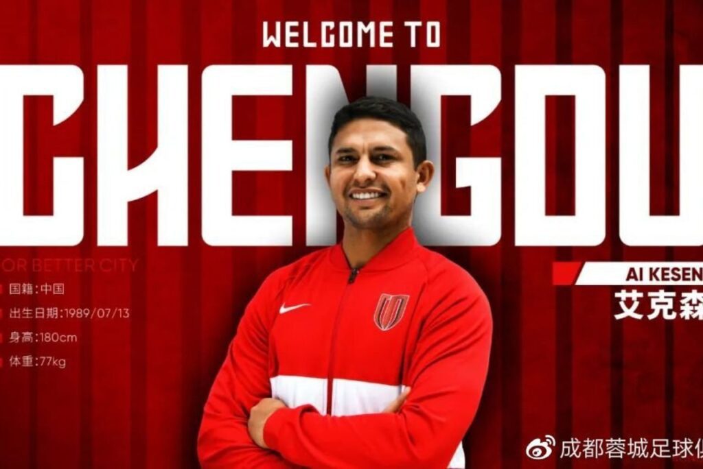 Elkeson volta à China: Anúncio do atacante Elkeson em anúncio no Chengdu Rongcheng