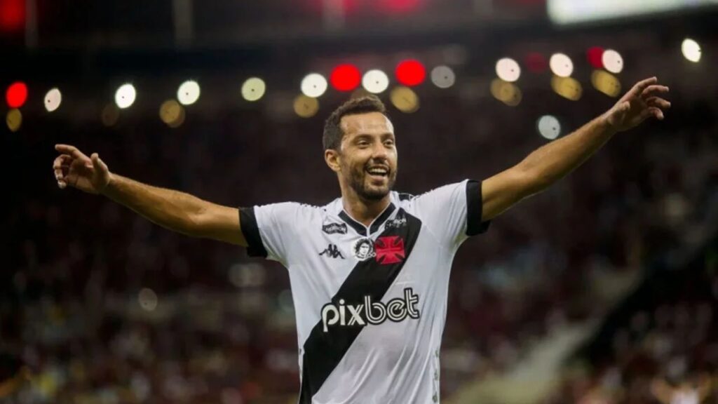 Juventude se aproxima de Nenê: De braços abertos, meia Nenê comemora gol pelo Vasco da Gama