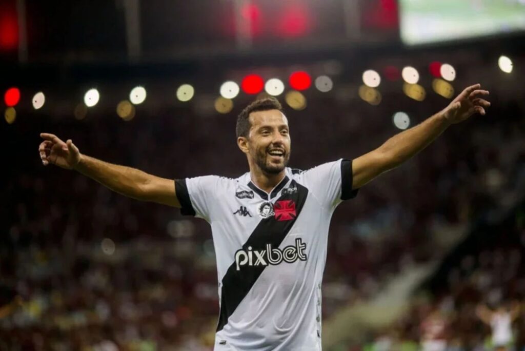 Juventude se aproxima de Nenê: De braços abertos, meia Nenê comemora gol pelo Vasco da Gama