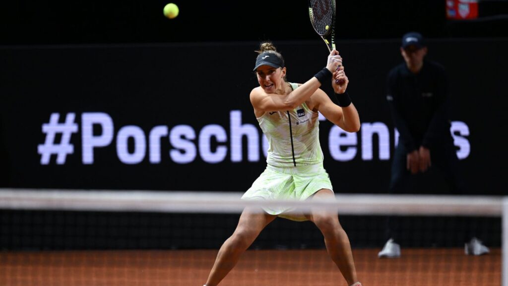Bia Haddad avança em Stuttgart: Tenista Beatriz Haddad Maia em jogo contra Martina Trevisan no WTA 500 de Stuttgart