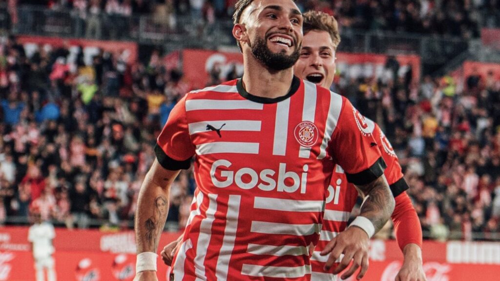 Castellanos faz 4 gols: Atacante Valentín Castellanos corre para comemorar gol do Girona contra o Real Madrid