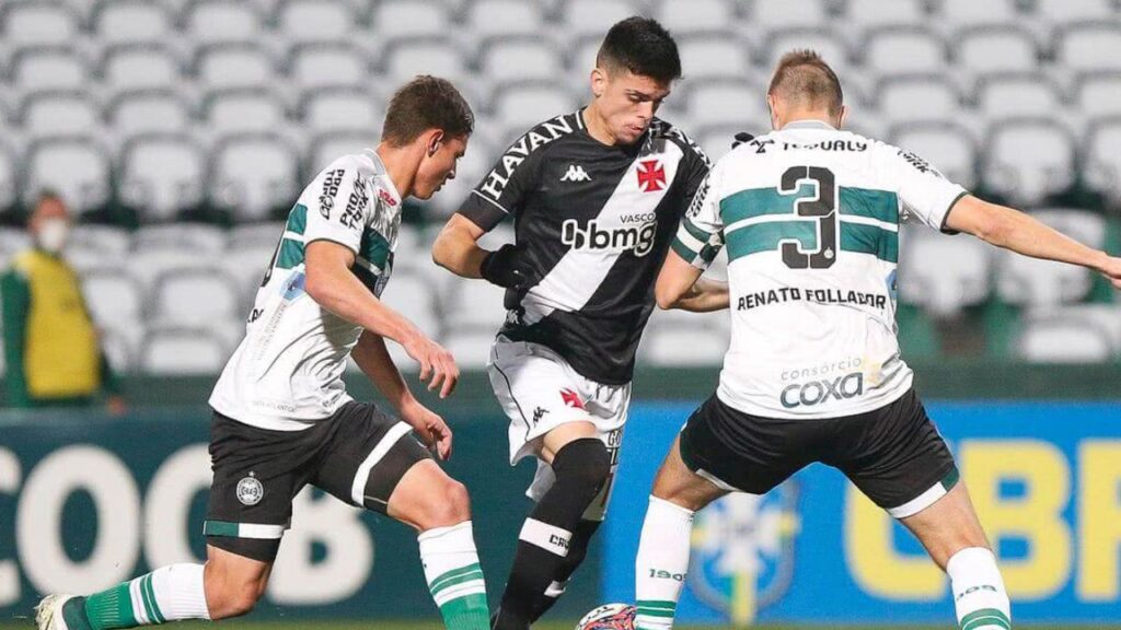 Lance do jogo Coritiba x Vasco na Série B 2021