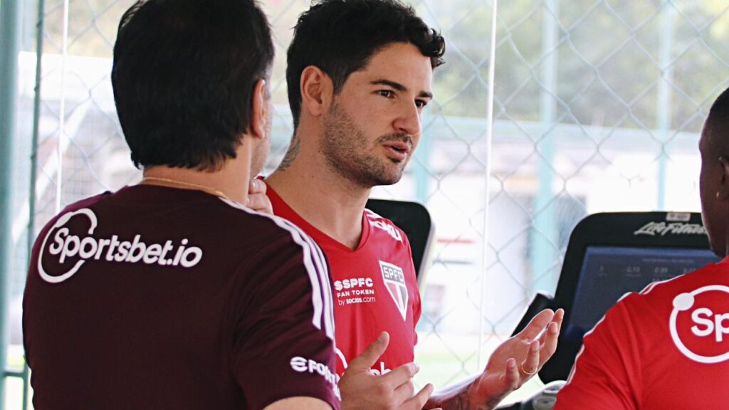 Pato deve voltar ao São Paulo: Atacante Alexandre Pato conversa no Reffis do São Paulo