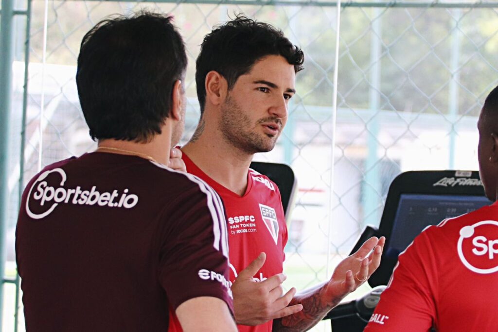 Pato deve voltar ao São Paulo: Atacante Alexandre Pato conversa no Reffis do São Paulo