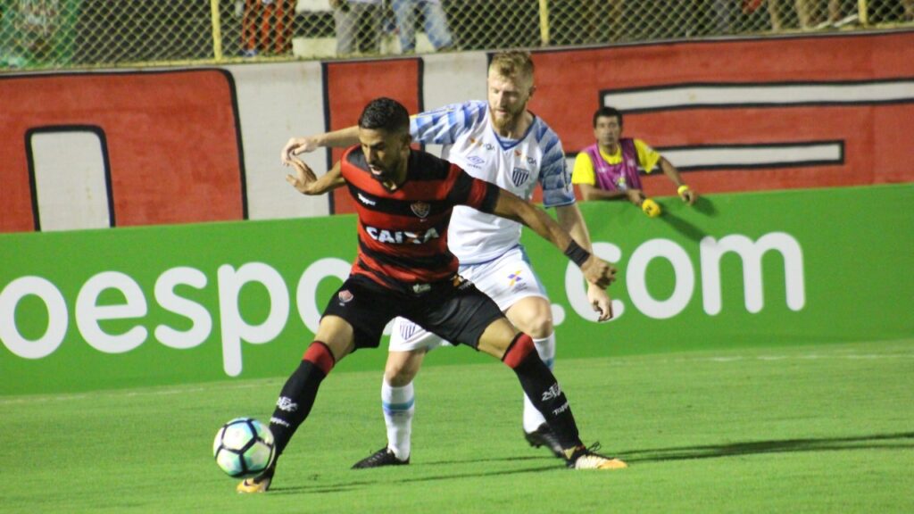 Lance de Avaí x Vitória