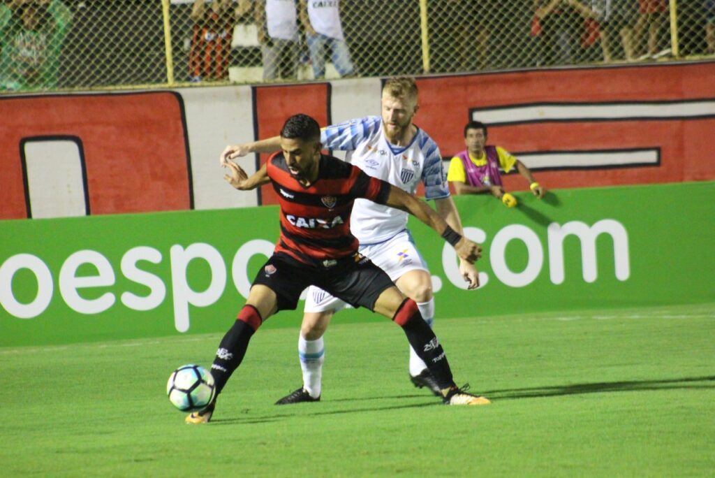 Lance de Avaí x Vitória