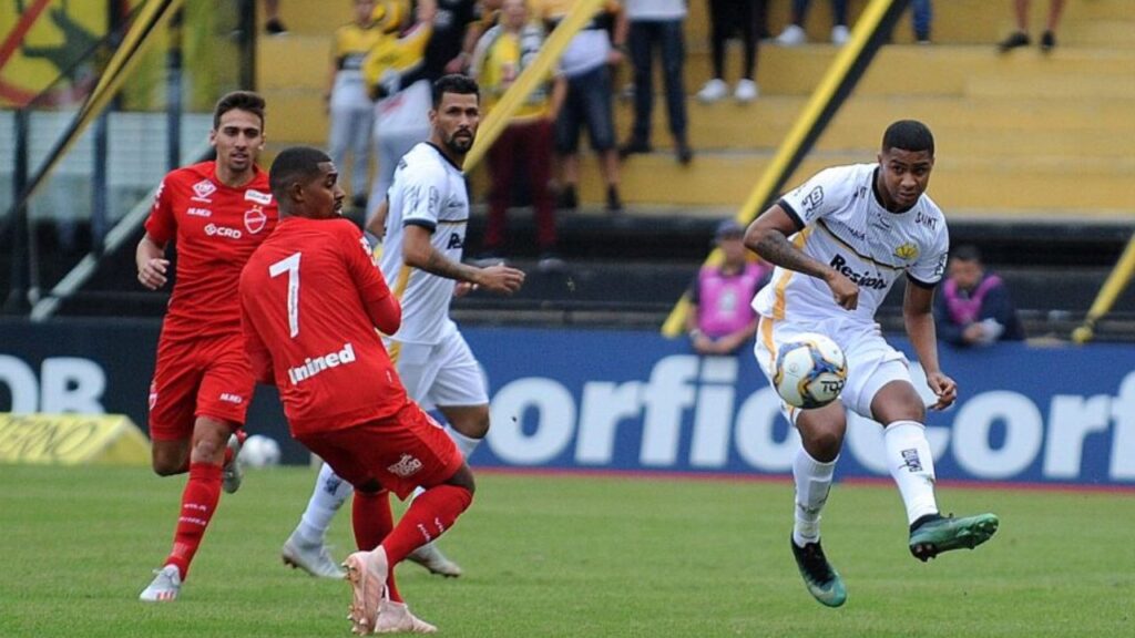 Vila Nova x Criciúma: Lance do jogo Criciúma x Vila Nova na Série B 2019