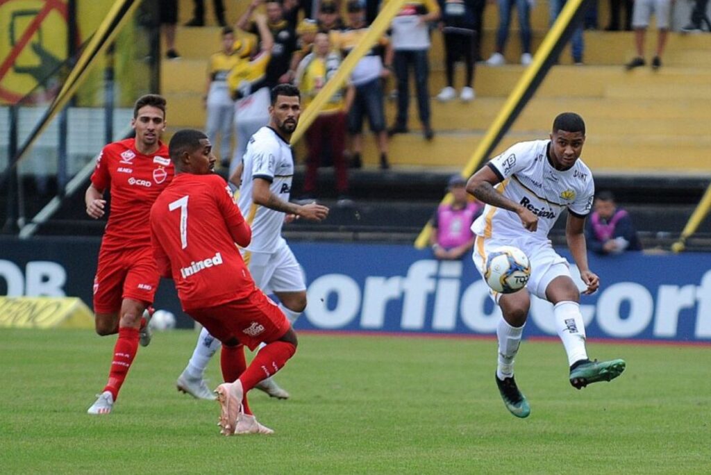 Vila Nova x Criciúma: Lance do jogo Criciúma x Vila Nova na Série B 2019