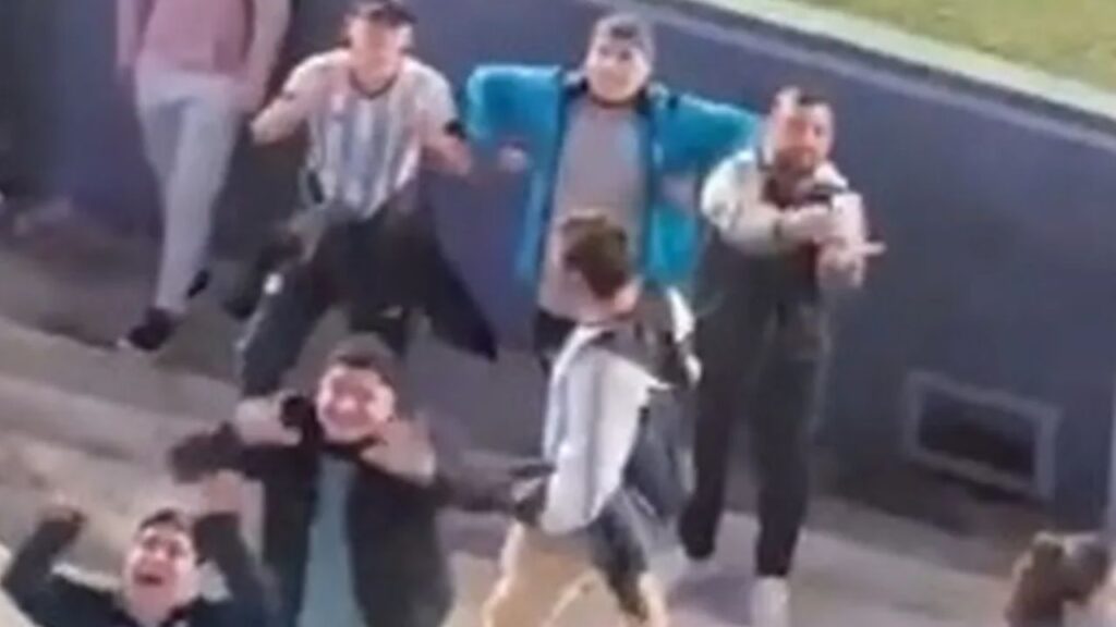 Gestos racistas da torcida do Racing