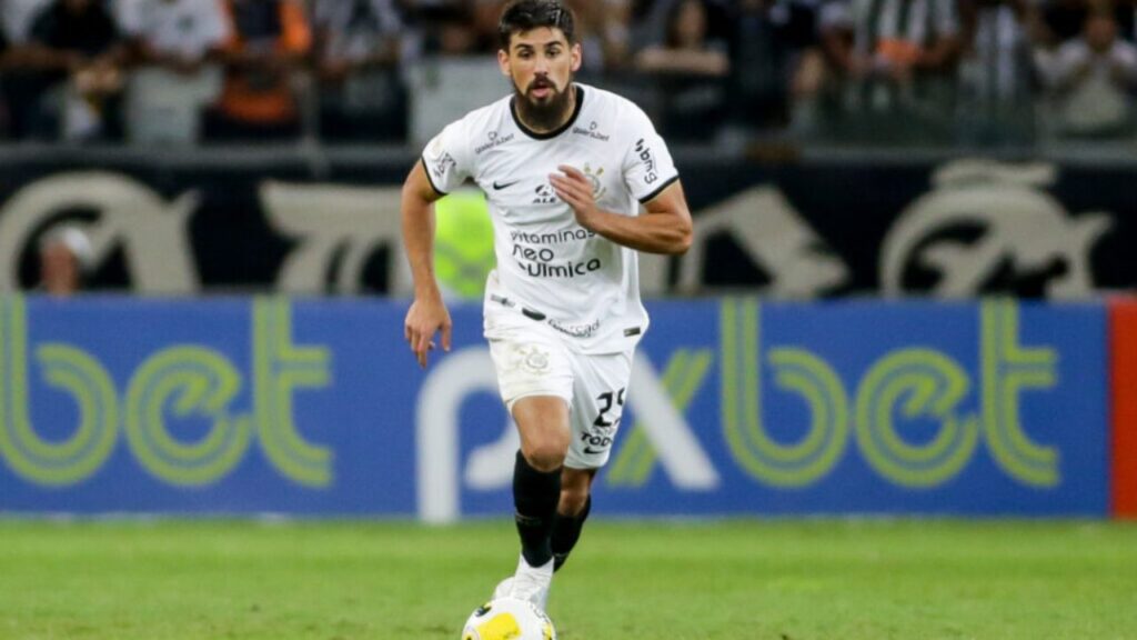 Bruno Méndez negocia renovação: Zagueiro Bruno Méndez em jogo do Corinthians