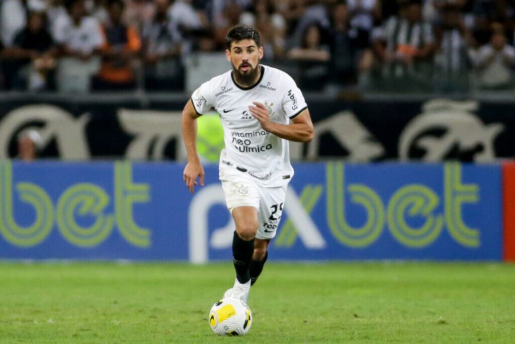 Bruno Méndez negocia renovação: Zagueiro Bruno Méndez em jogo do Corinthians