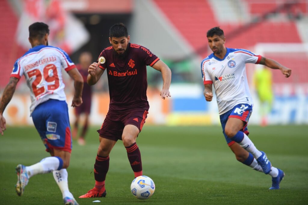 Internacional x Bahia: Veja retrospecto, transmissão e escalações para o jogo do Brasileirão