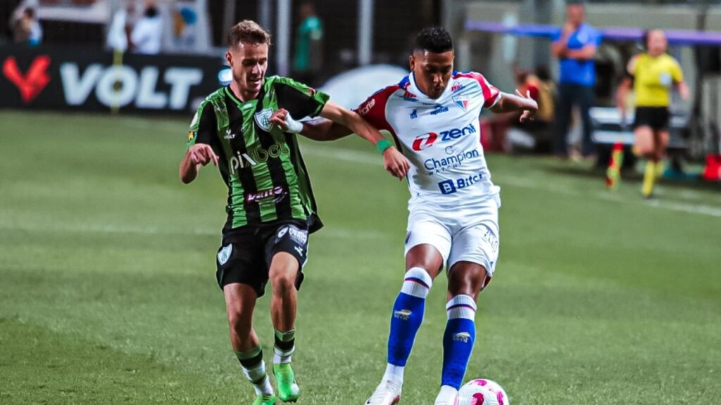 Lance do jogo América-MG x Fortaleza no Brasileirão 2022