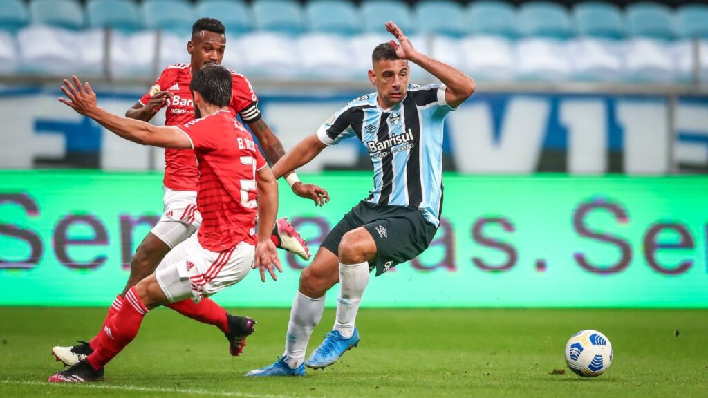 Lance do jogo Grêmio x Internacional pelo Gaichão 2022