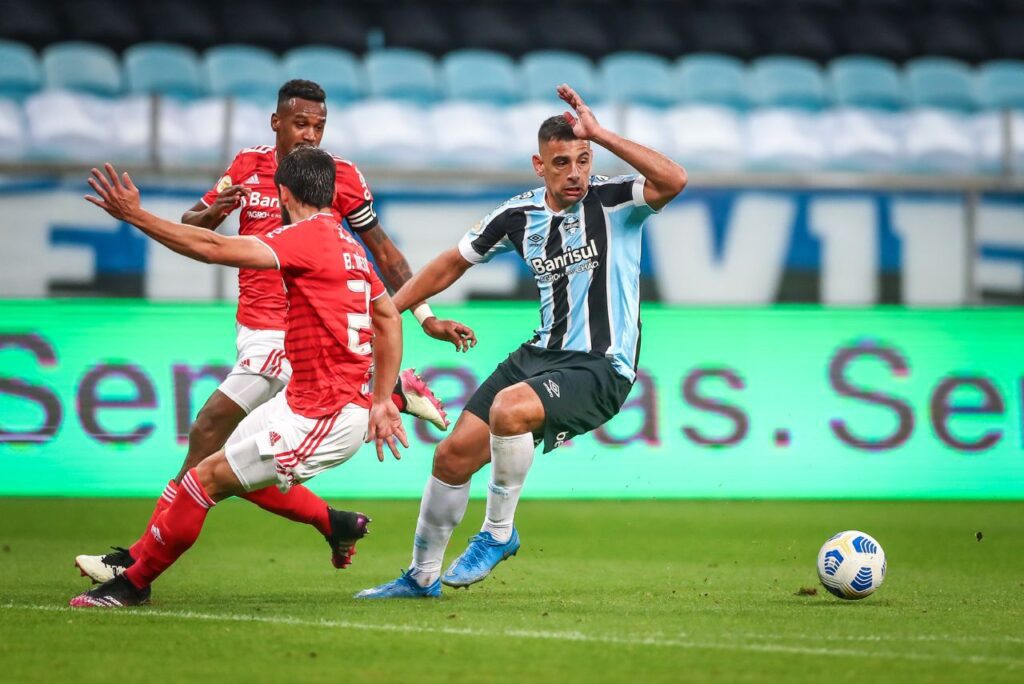 Lance do jogo Grêmio x Internacional pelo Gaichão 2022