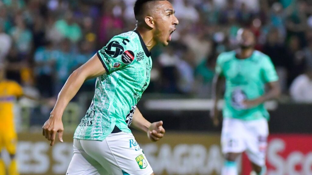 Final da Concachampions: Fidel Ambriz, do Club León, comemora gol contra o Tigres na semifinal da Liga dos Campeões da Concacaf