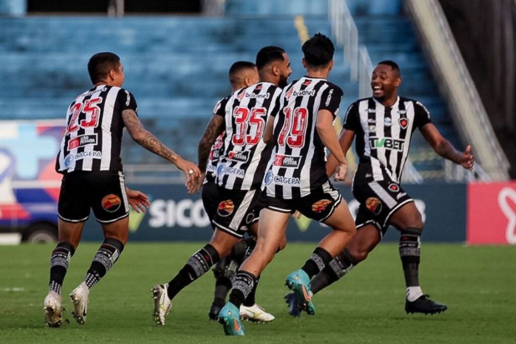 Amazonas x Botafogo-PB: Jogadores do Botafogo-PB comemoram gol contra o Floresta na Série C 2023