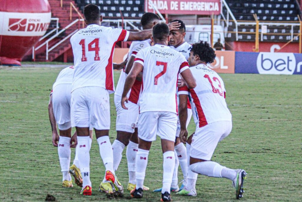 Náutico x Volta Redonda: Jogadores do Náutico comemoram gol contra o Pouso Alegre na Série C 2023