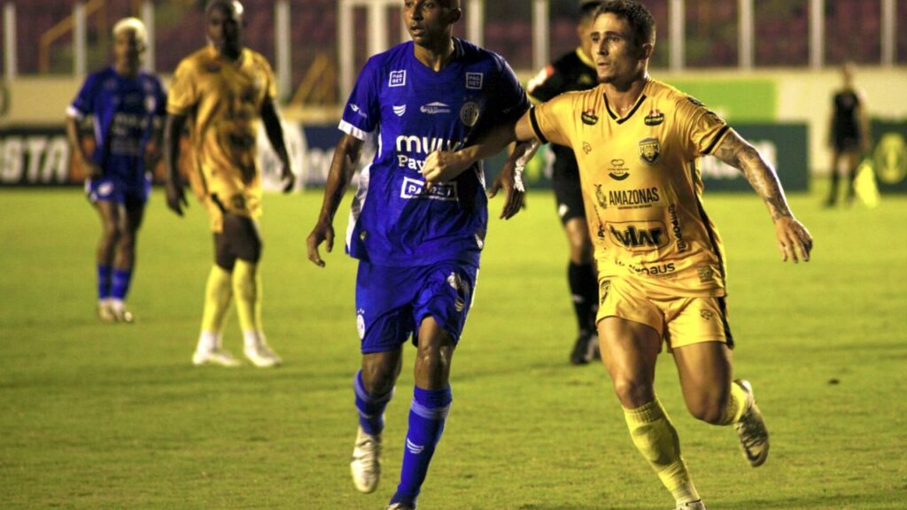 Pouso Alegre x Confiança: Lance de jogo entre Confiança e Amazonas na Série C 2023