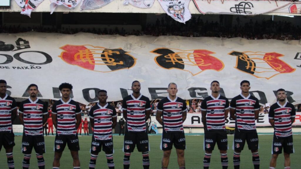 Santa Cruz x Pacajus: Jogadores do Santa Cruz antes de jogo contra o Sousa na Série D 2023