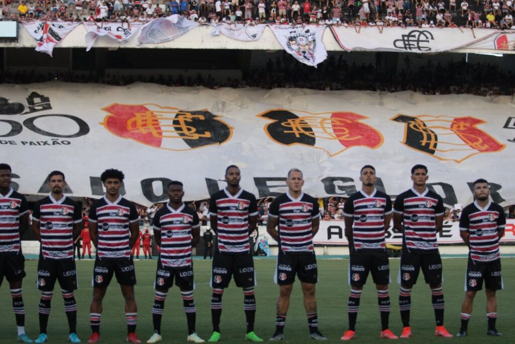 Santa Cruz x Pacajus: Jogadores do Santa Cruz antes de jogo contra o Sousa na Série D 2023