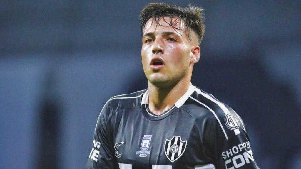 Atacante Lucas Besozzi, reforço do Grêmio, em treino do Central Córdoba de Santiago del Estero