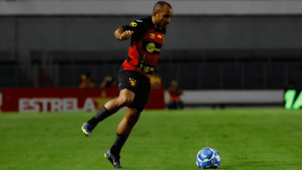 Sport x Mirassol: Atacante Edinho em jogo do Sport