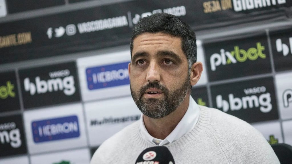 Luiz Mello, ex-CEO do Vasco da Gama,em entrevista coletiva