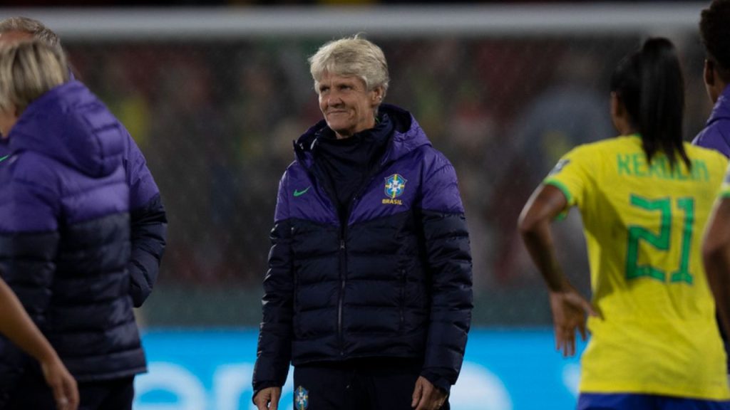 Treinadora Pia Sunhage no jogo Brasil x Panamá na Copa do Mundo Feminina